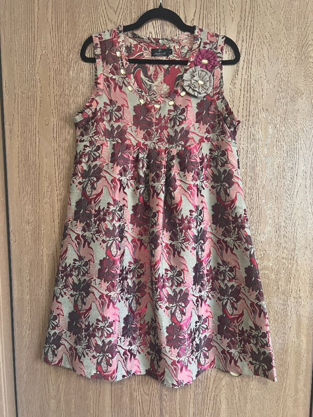 Jonquil Burgundy Pink Metallic Floral Jacquard Dress Jeweled Neck Tag Size 4